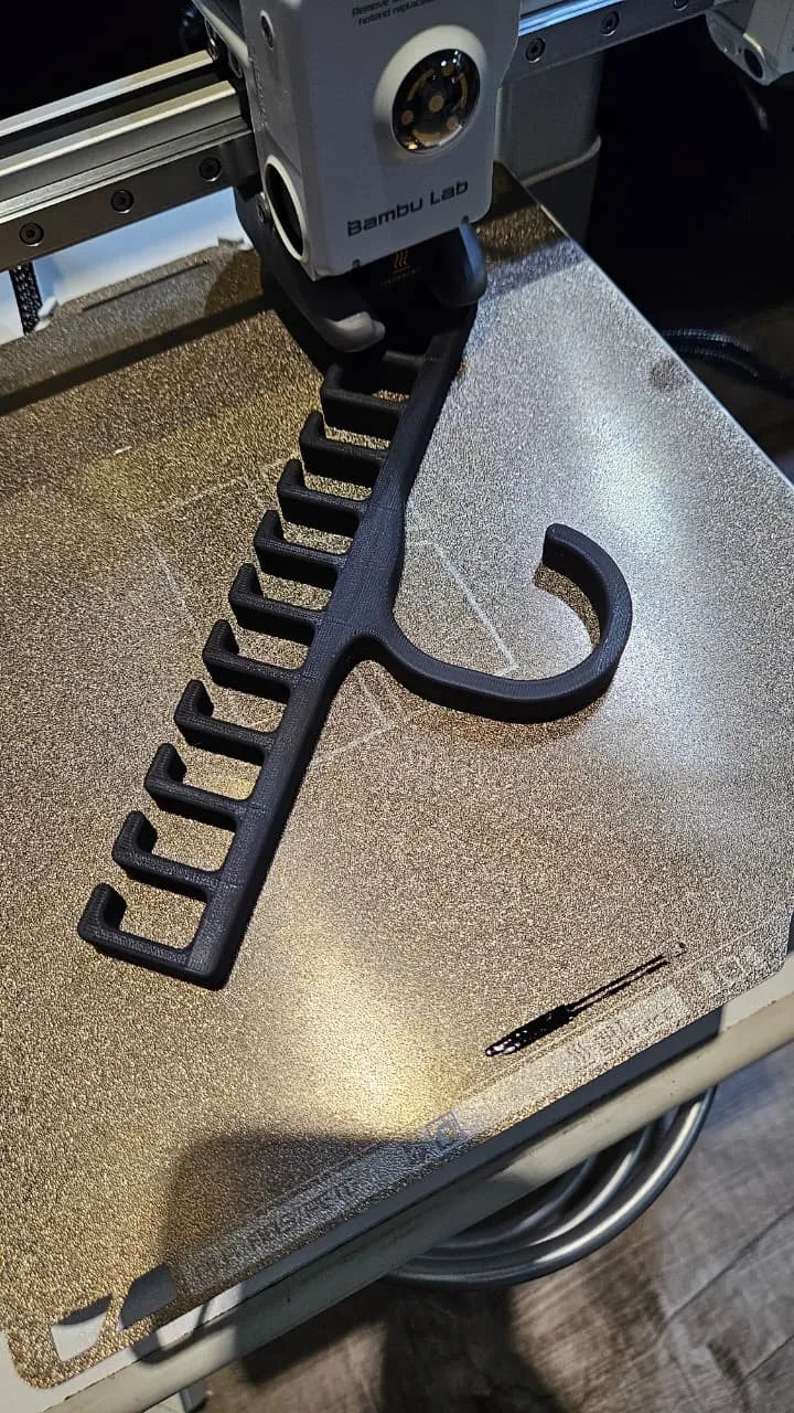 Cabide Organizador para 10 Bonés | Impressão 3D Premium