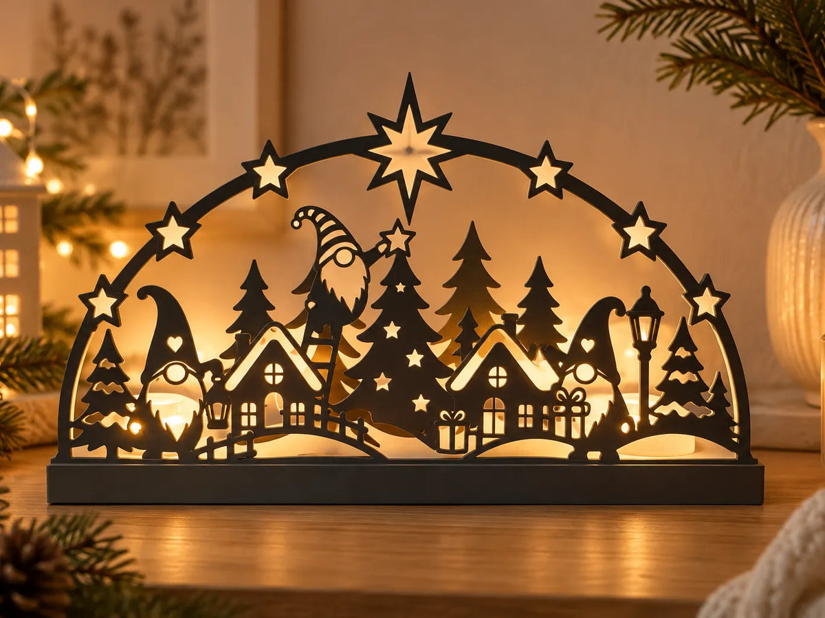 Arco de luz de vila de Natal com gnomos