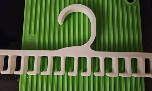 Cabide Organizador para 10 Bonés | Impressão 3D Premium
